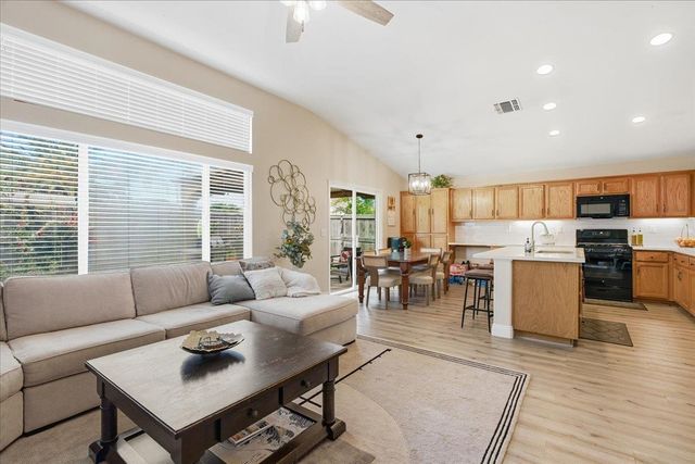 7821 Shell Beach Dr, Antelope, CA 95843