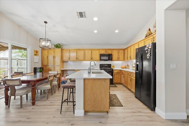 7821 Shell Beach Dr, Antelope, CA 95843