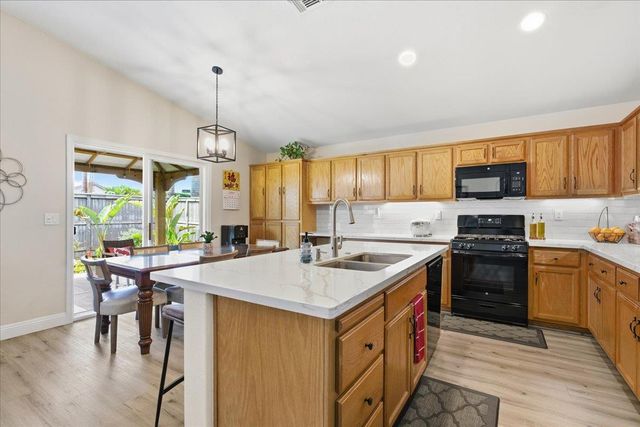 7821 Shell Beach Dr, Antelope, CA 95843