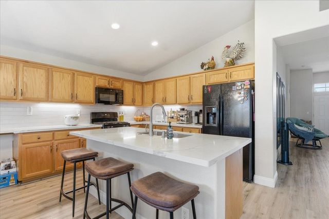 7821 Shell Beach Dr, Antelope, CA 95843