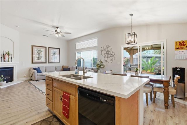 7821 Shell Beach Dr, Antelope, CA 95843