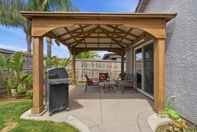 7821 Shell Beach Dr, Antelope, CA 95843