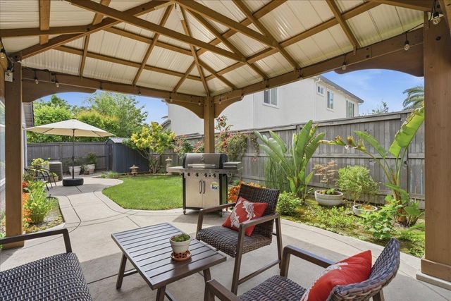 7821 Shell Beach Dr, Antelope, CA 95843