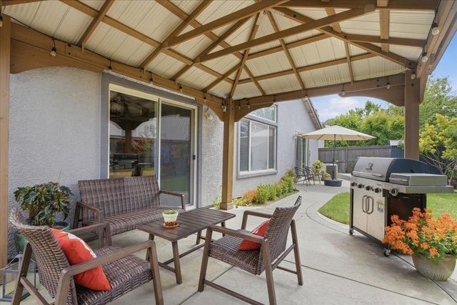 7821 Shell Beach Dr, Antelope, CA 95843