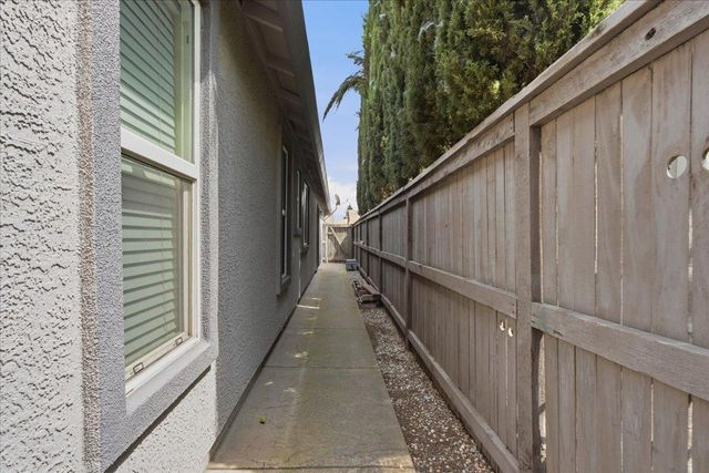 7821 Shell Beach Dr, Antelope, CA 95843