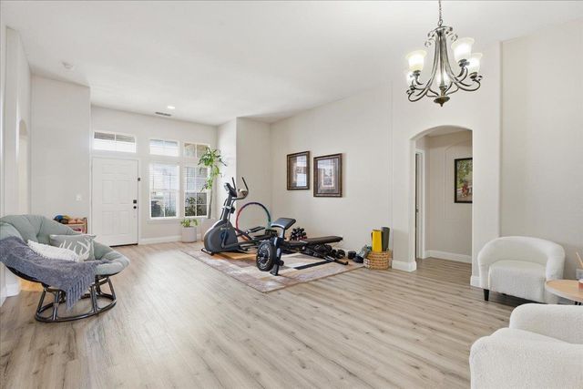 7821 Shell Beach Dr, Antelope, CA 95843