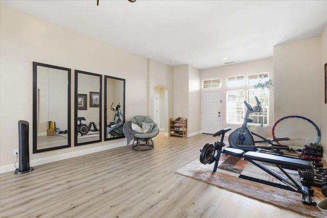 7821 Shell Beach Dr, Antelope, CA 95843