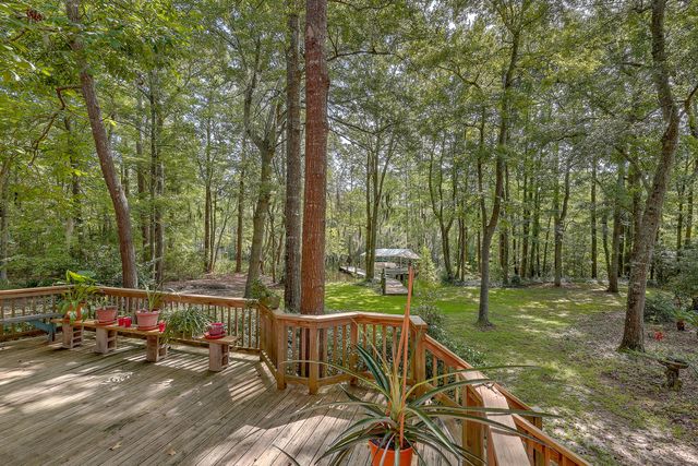 184 Burbank Drive, Cross, SC 29436