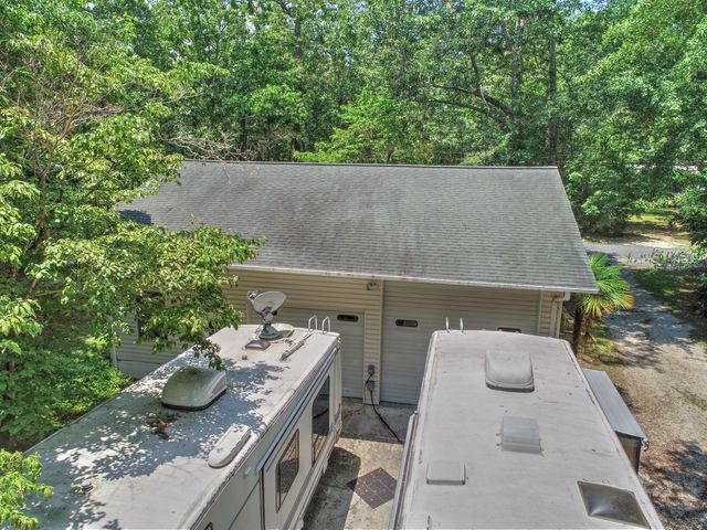 184 Burbank Drive, Cross, SC 29436