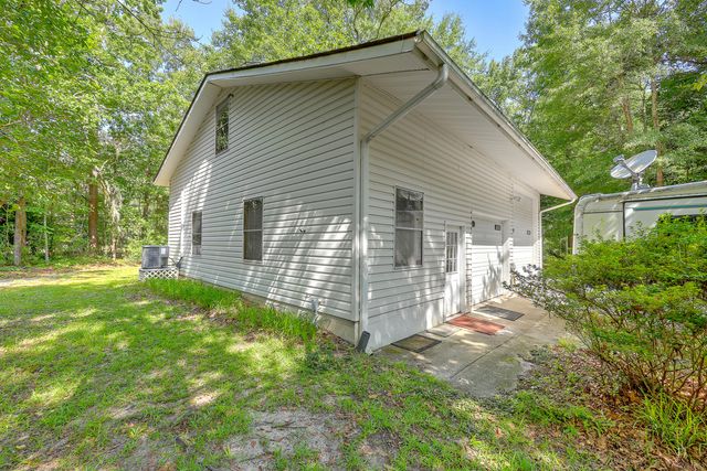 184 Burbank Drive, Cross, SC 29436