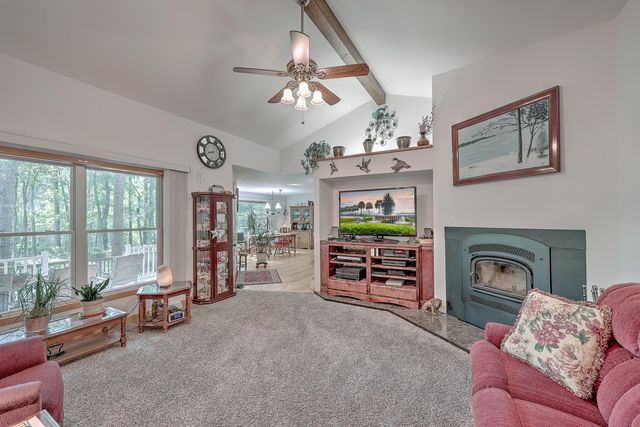 184 Burbank Drive, Cross, SC 29436