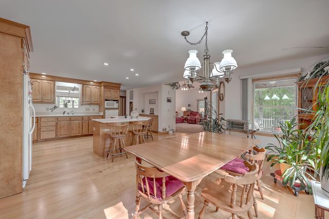 184 Burbank Drive, Cross, SC 29436