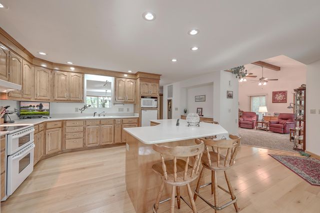 184 Burbank Drive, Cross, SC 29436