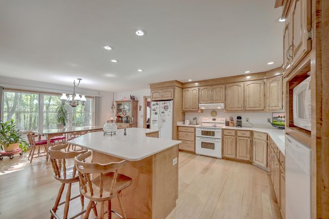 184 Burbank Drive, Cross, SC 29436