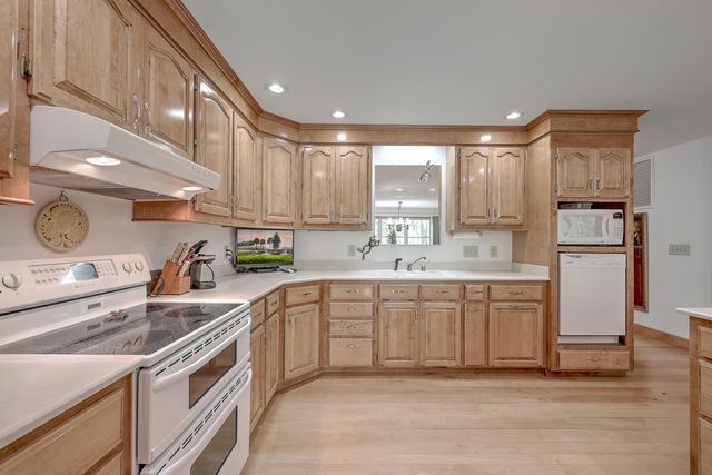 184 Burbank Drive, Cross, SC 29436