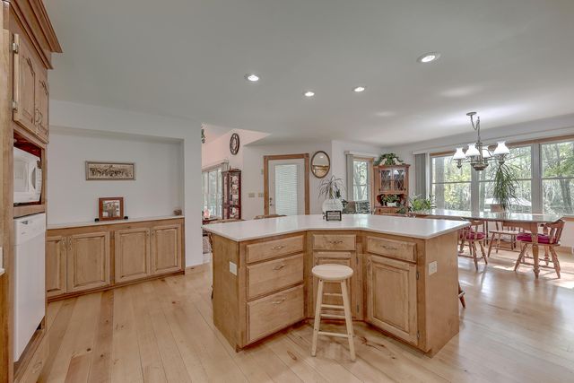 184 Burbank Drive, Cross, SC 29436