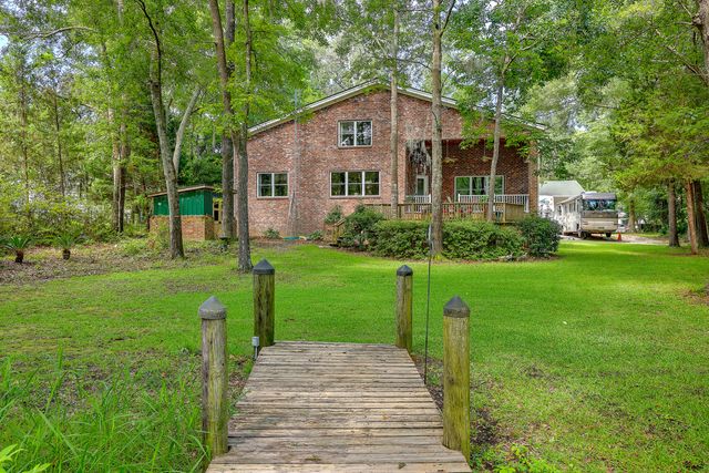 184 Burbank Drive, Cross, SC 29436