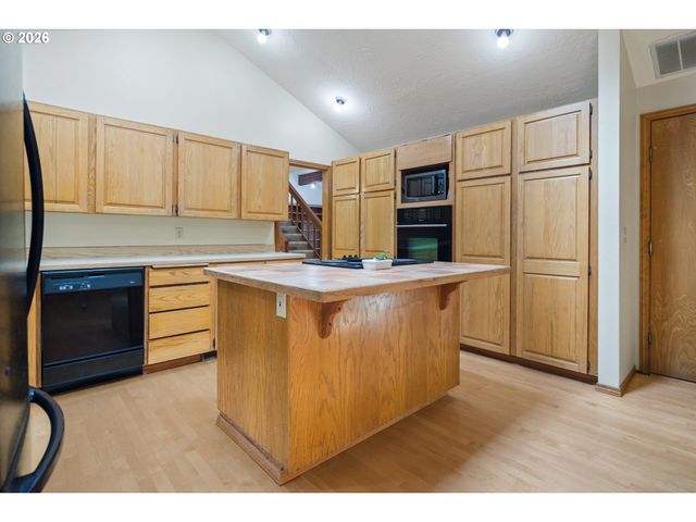 13910 Sw RAWHIDE Ct, Beaverton, OR 97008