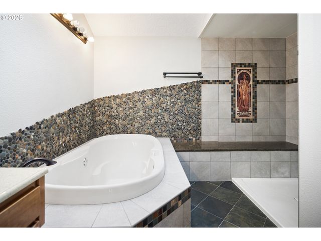 13910 Sw RAWHIDE Ct, Beaverton, OR 97008
