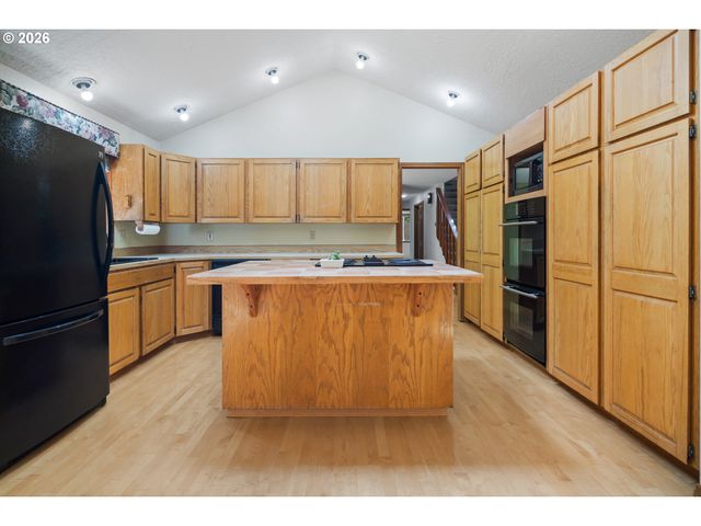 13910 Sw RAWHIDE Ct, Beaverton, OR 97008