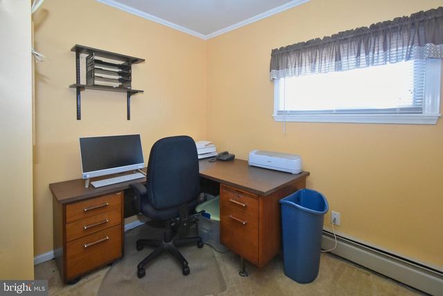 8 SUMMER LN, Levittown, PA 19055