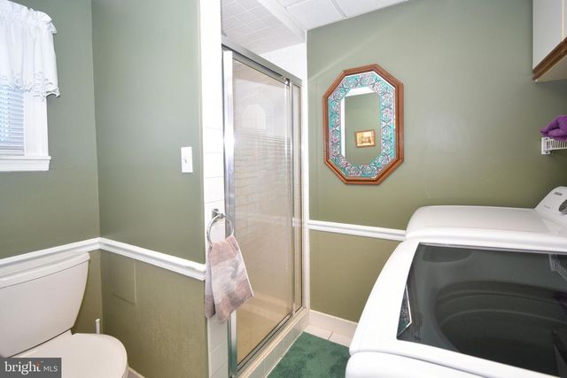 8 SUMMER LN, Levittown, PA 19055