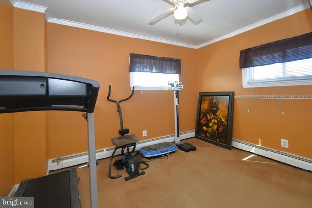 8 SUMMER LN, Levittown, PA 19055