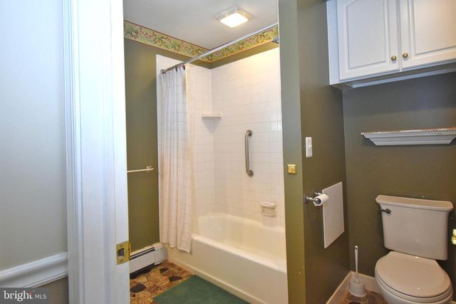 8 SUMMER LN, Levittown, PA 19055