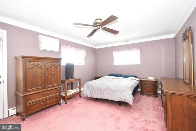 8 SUMMER LN, Levittown, PA 19055