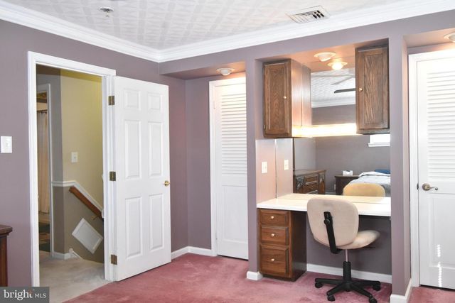 8 SUMMER LN, Levittown, PA 19055