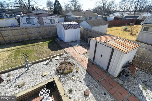 8 SUMMER LN, Levittown, PA 19055