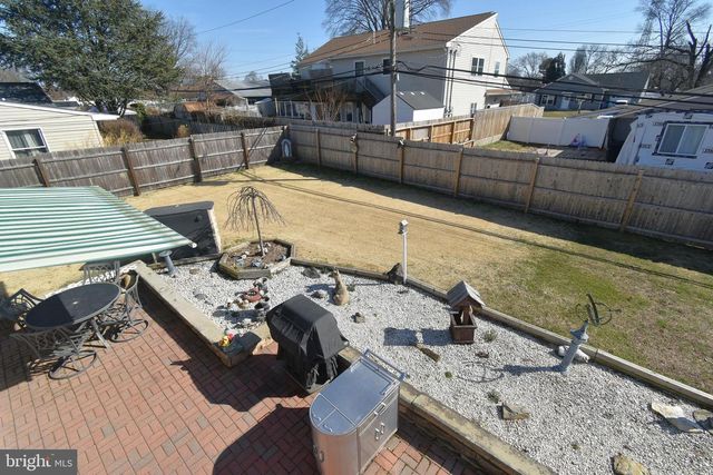 8 SUMMER LN, Levittown, PA 19055