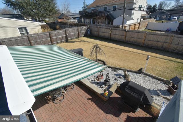 8 SUMMER LN, Levittown, PA 19055