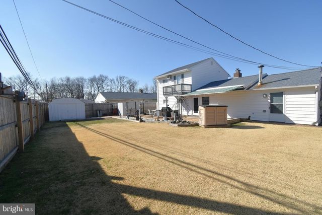 8 SUMMER LN, Levittown, PA 19055