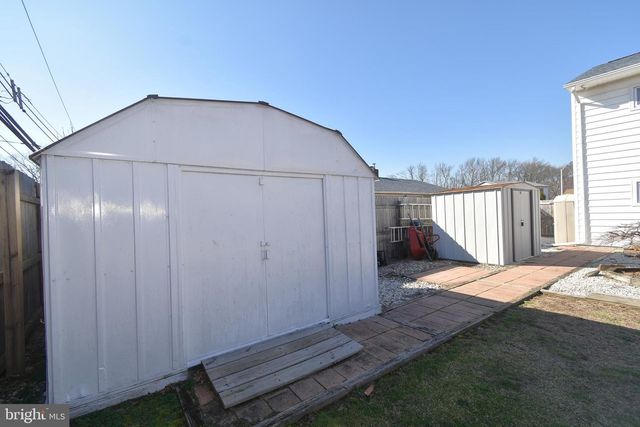 8 SUMMER LN, Levittown, PA 19055