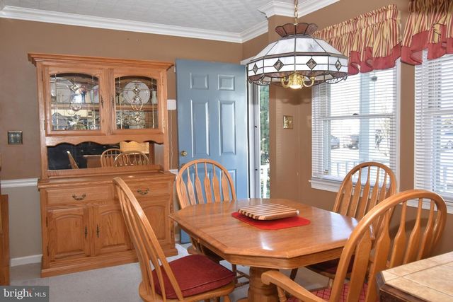 8 SUMMER LN, Levittown, PA 19055