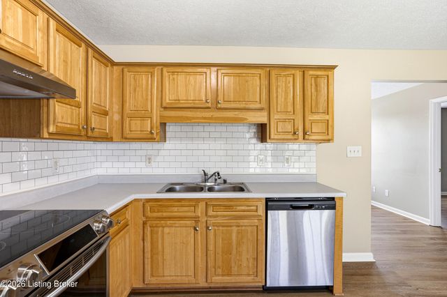 115 Holly Marie Dr, Mt Washington, KY 40047