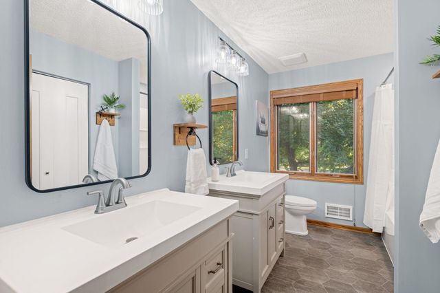 13080 Forestview Circle N, Dayton, MN 55327