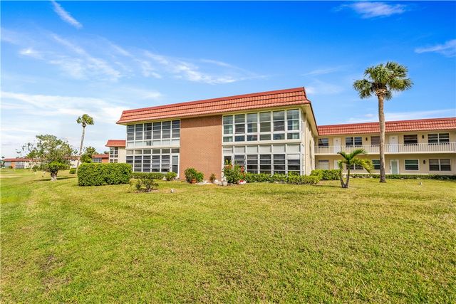 33 Pine Arbor Lane 102, Vero Beach, FL 32962