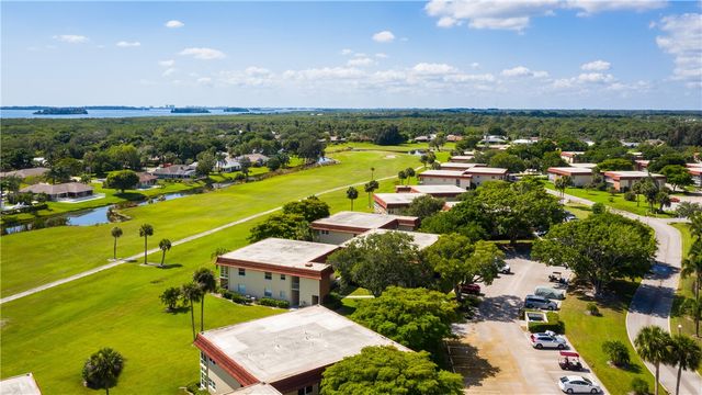 33 Pine Arbor Lane 102, Vero Beach, FL 32962