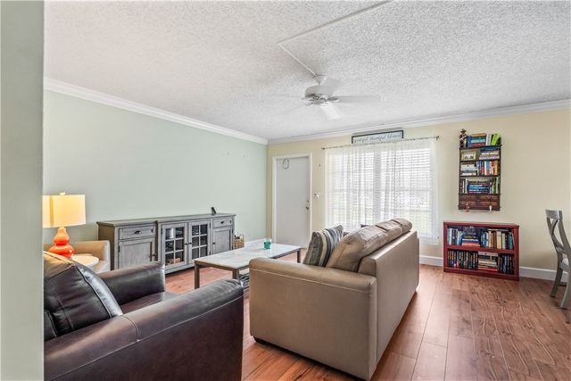 33 Pine Arbor Lane 102, Vero Beach, FL 32962