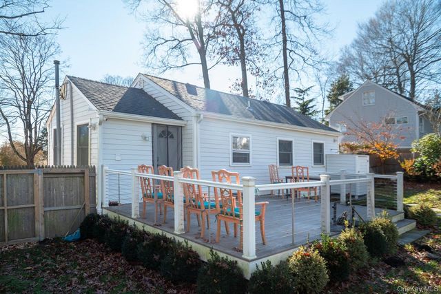 16 Overbrook Street, Riverhead, NY 11901