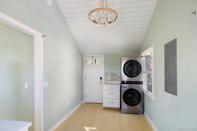 16 Overbrook Street, Riverhead, NY 11901