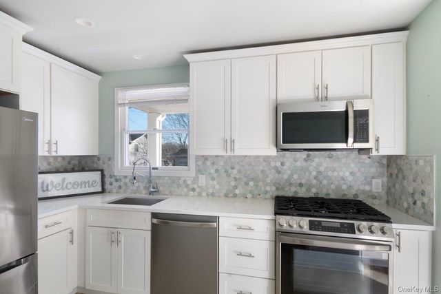 16 Overbrook Street, Riverhead, NY 11901