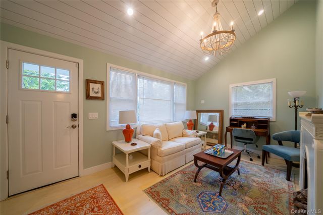 16 Overbrook Street, Riverhead, NY 11901