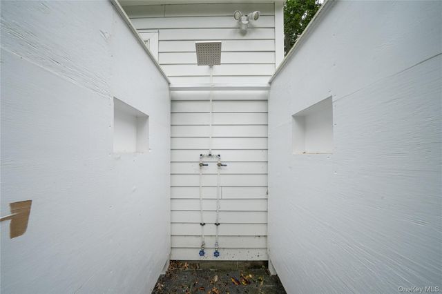 16 Overbrook Street, Riverhead, NY 11901