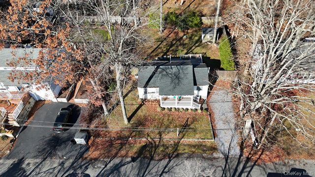 16 Overbrook Street, Riverhead, NY 11901