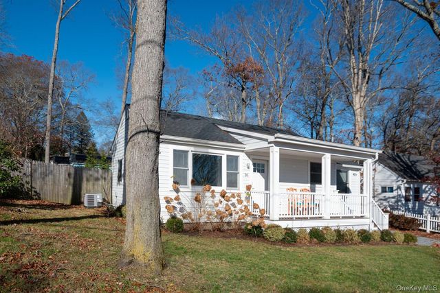 16 Overbrook Street, Riverhead, NY 11901