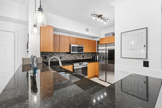 806 E Windward Way 213, Lantana, FL 33462