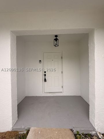 20924 Grouper Dr, Cutler Bay, FL 33189